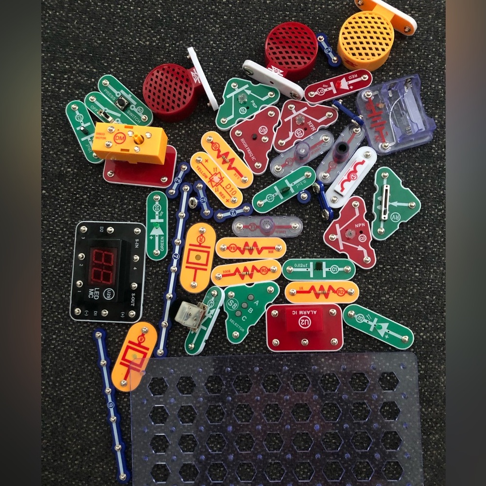 Snap Circuit pieces. Various